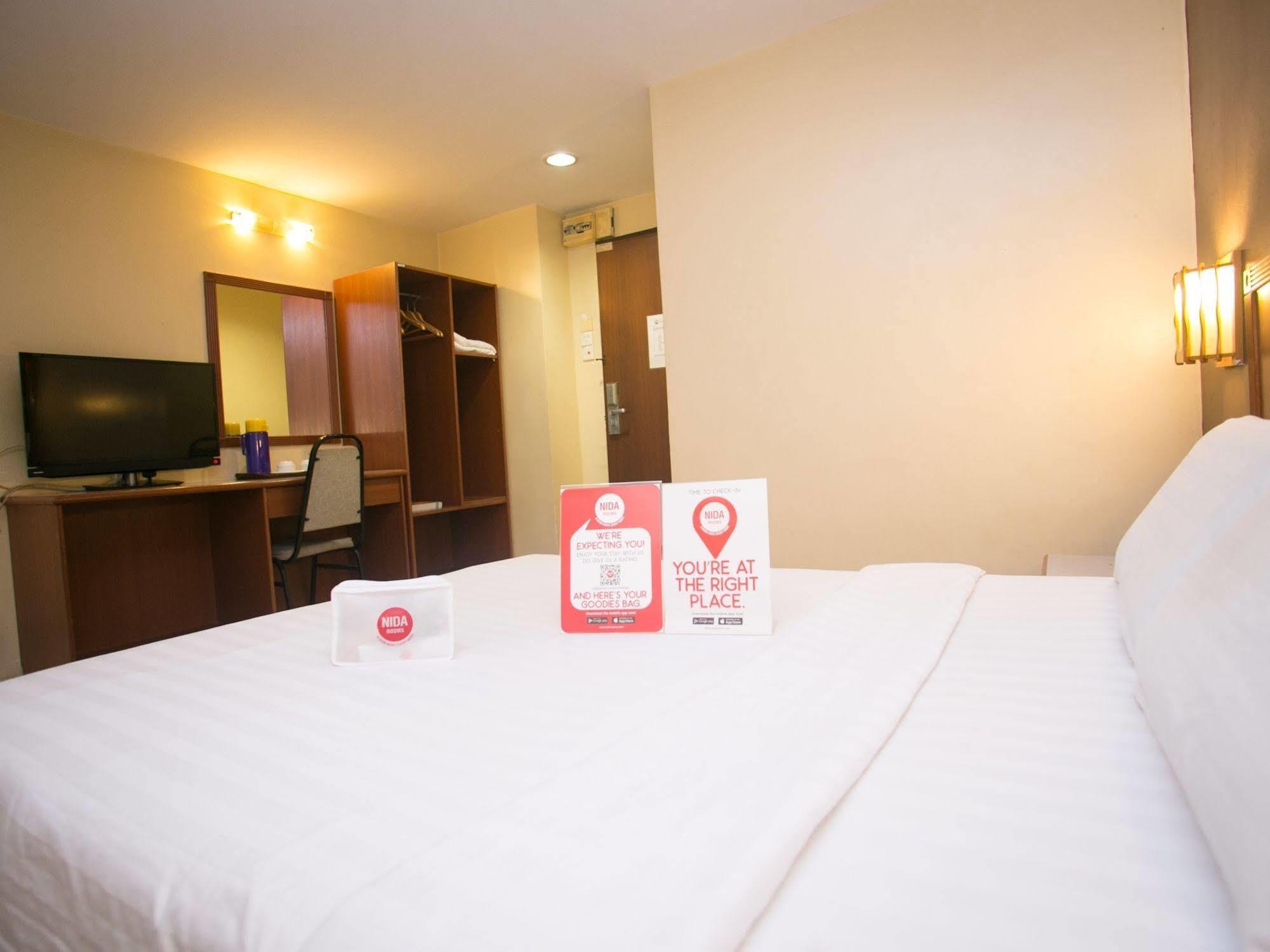 Oyo 447 Comfort Hotel Meru Klang Exterior photo