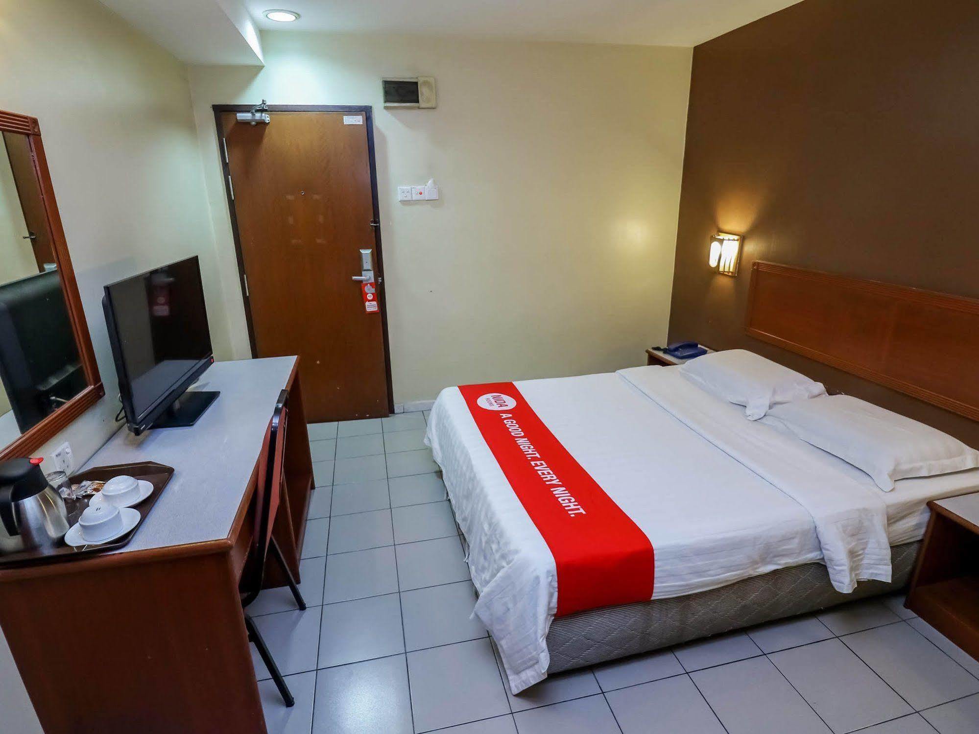 Oyo 447 Comfort Hotel Meru Klang Exterior photo