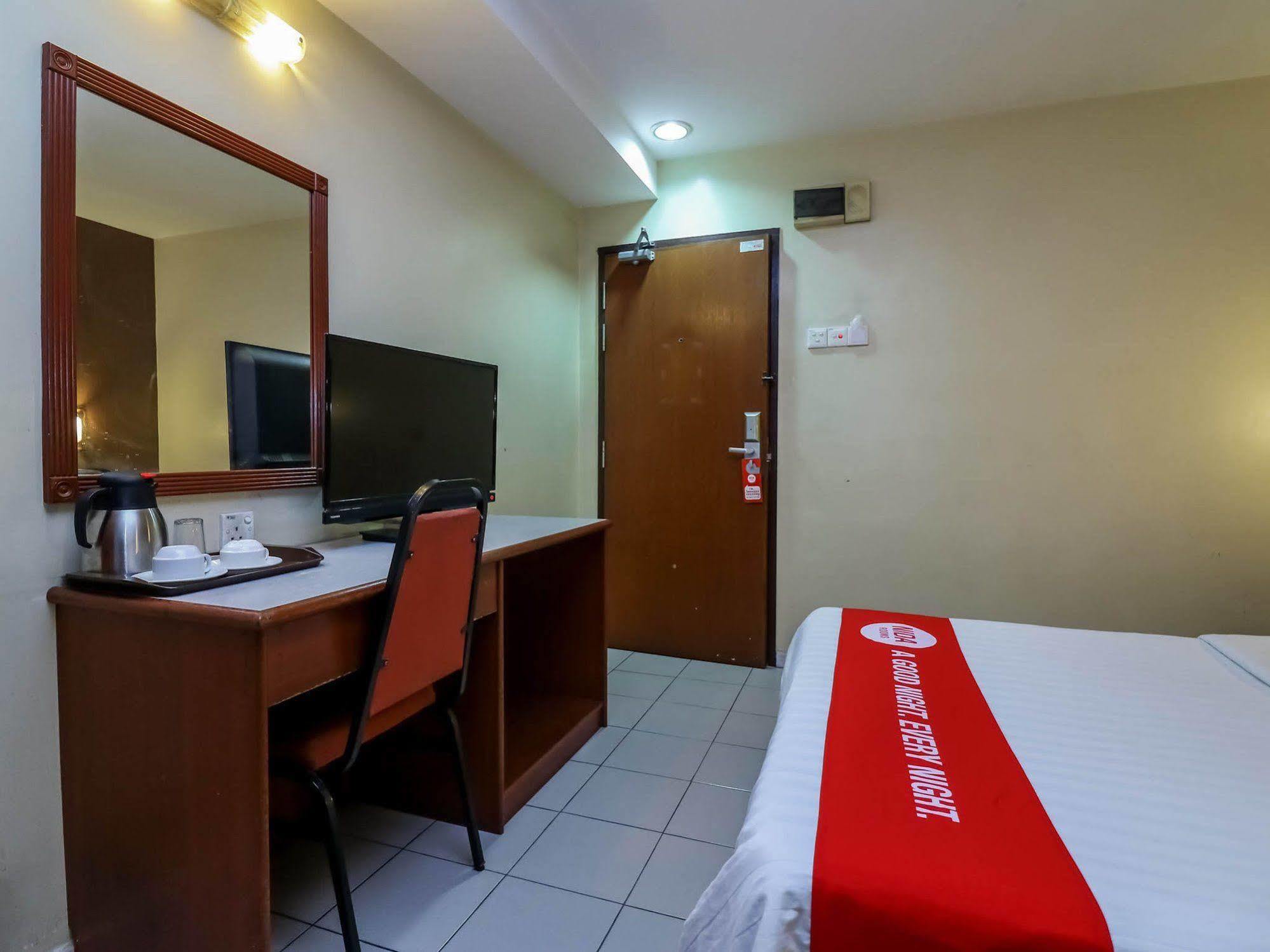 Oyo 447 Comfort Hotel Meru Klang Exterior photo